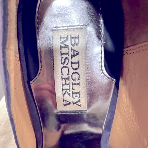 Badgley Mischka Violet suede with feather detail - Picture 4 of 7